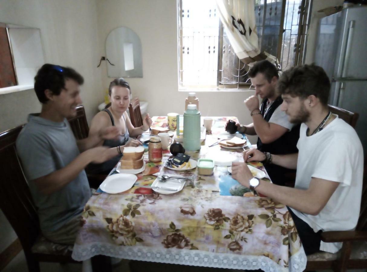 Jj & Je Family House Pansiyon Darüsselam Dış mekan fotoğraf